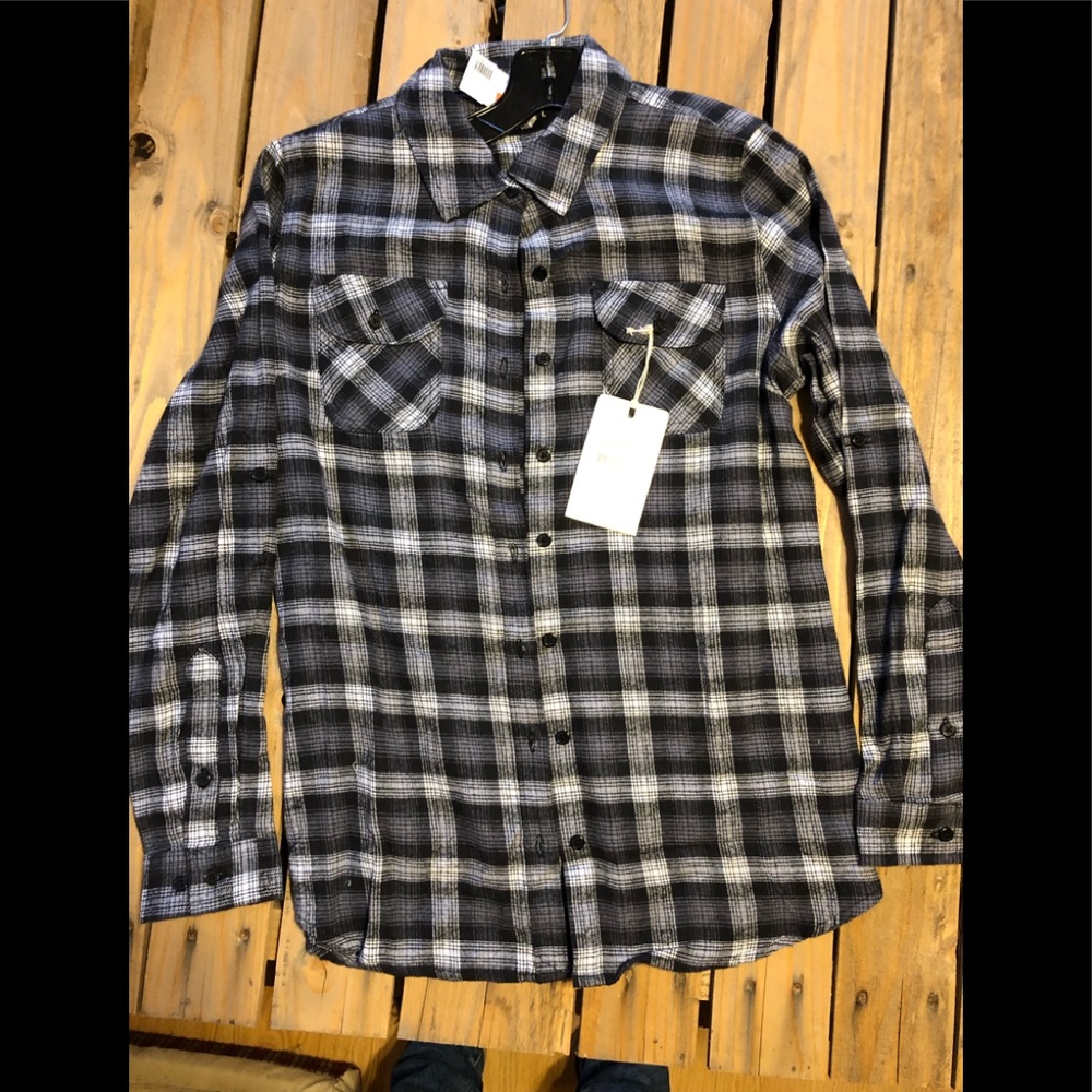 Nice flannel. Brand new !